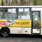 Реклама такси "maxim" на транспорте